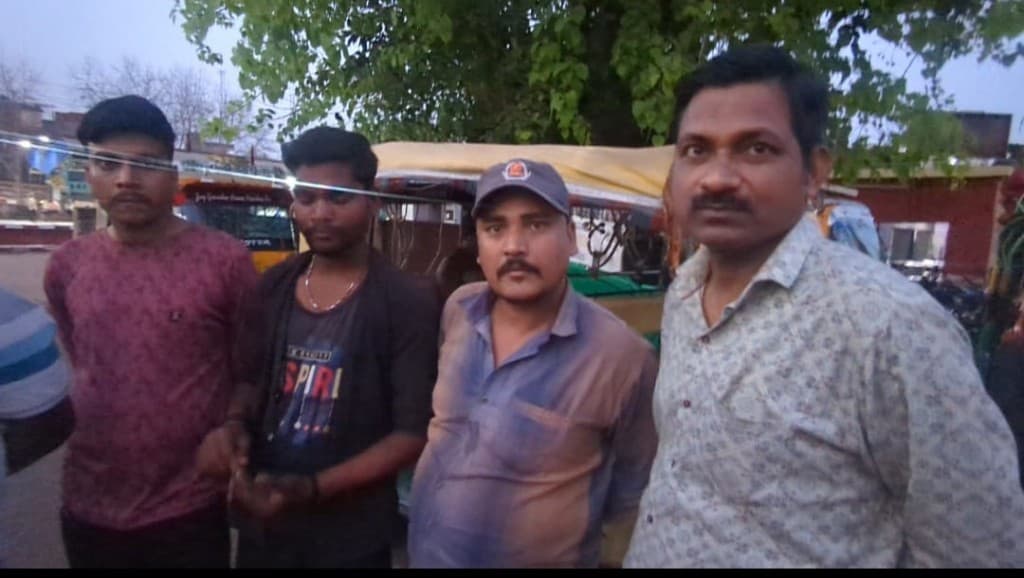 Auto drivers at Bihta sharing their daily challenges with the Chalo team